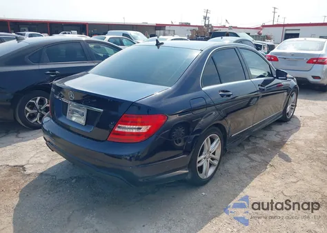 2012 Mercedes-Benz C 250 Luxury/Sport z USA, uszkodzony, nr VIN WDDGF4HB3CR223200